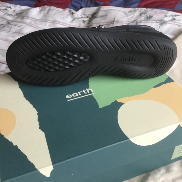 NWOT Slip-on Earth Shoes - Picture 3 of 8